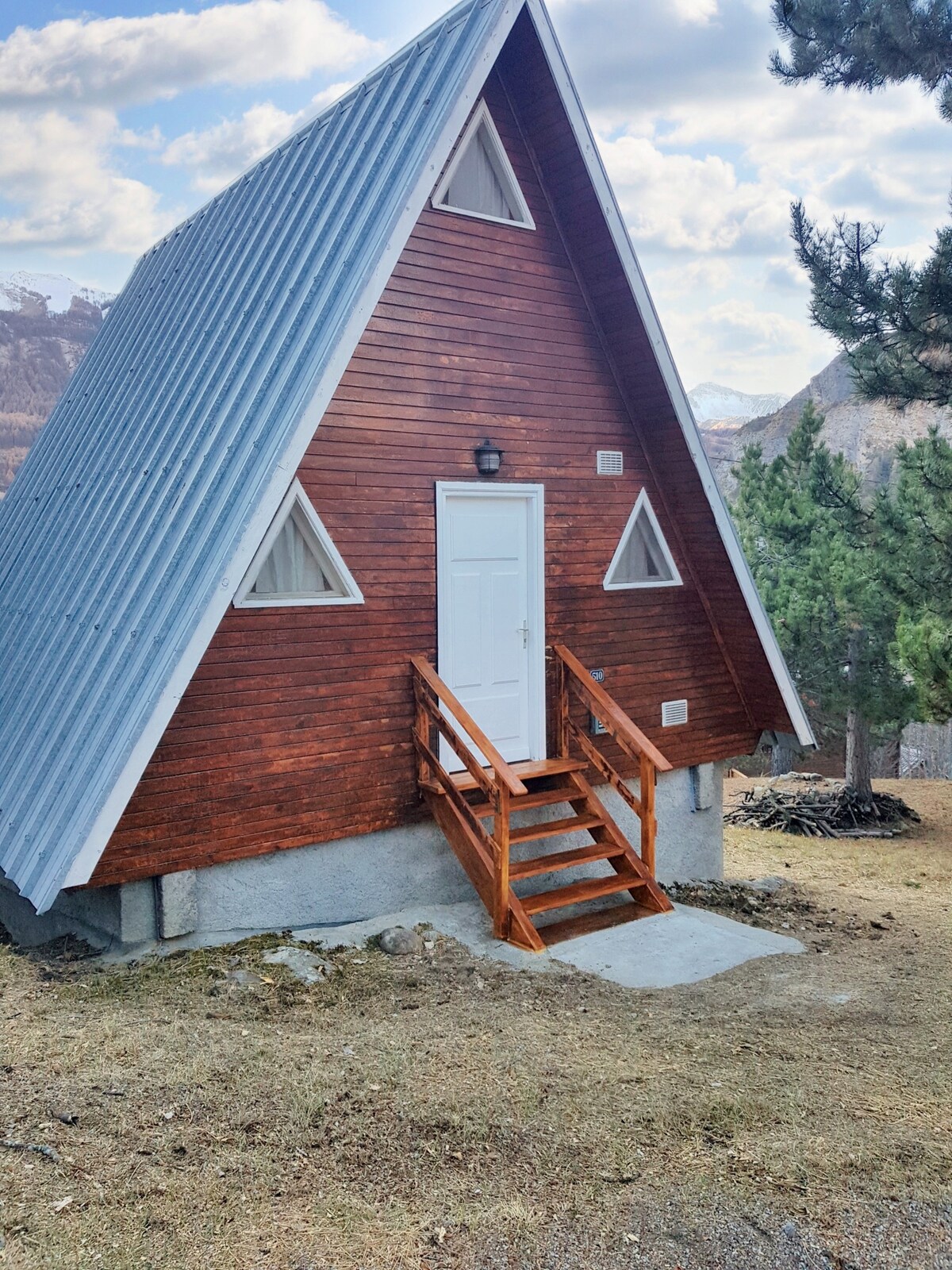 度假木屋距离山坡11公里，可供5人入住。