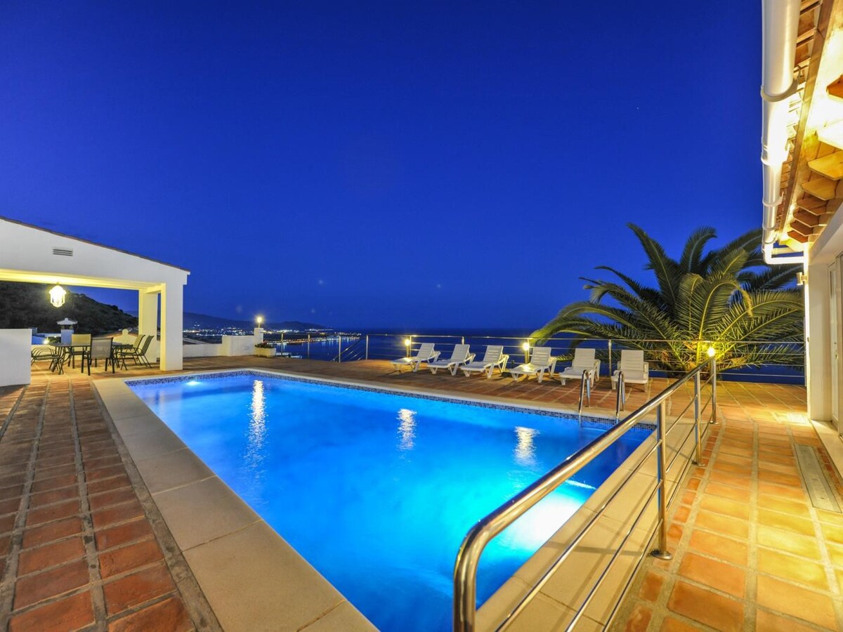 Alfamar 72.豪华别墅，可欣赏恒温泳池和海景。