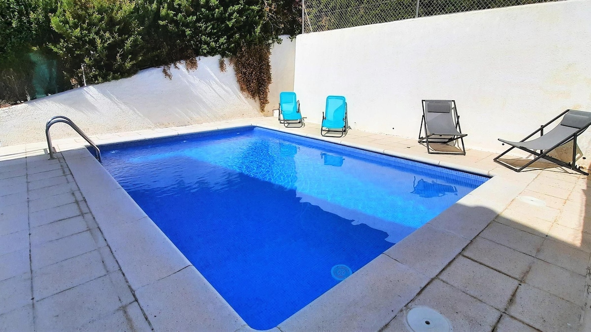 FENER DE BAIX 4 Fantastic apartment with pool and see views.