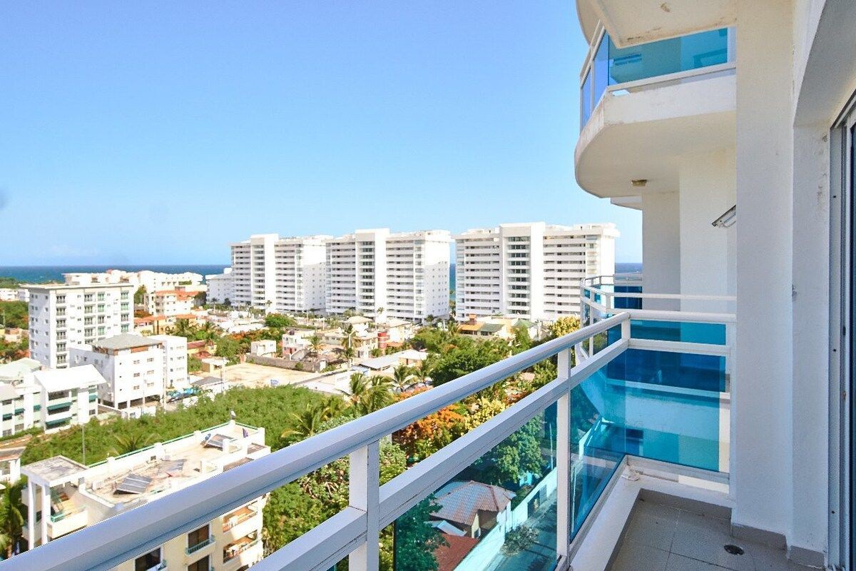 Elegant Blue Sky W/Horizon View