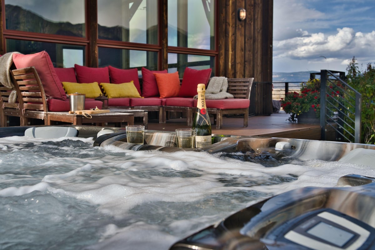 VIP客厅河滨、热水浴池和私人海滩