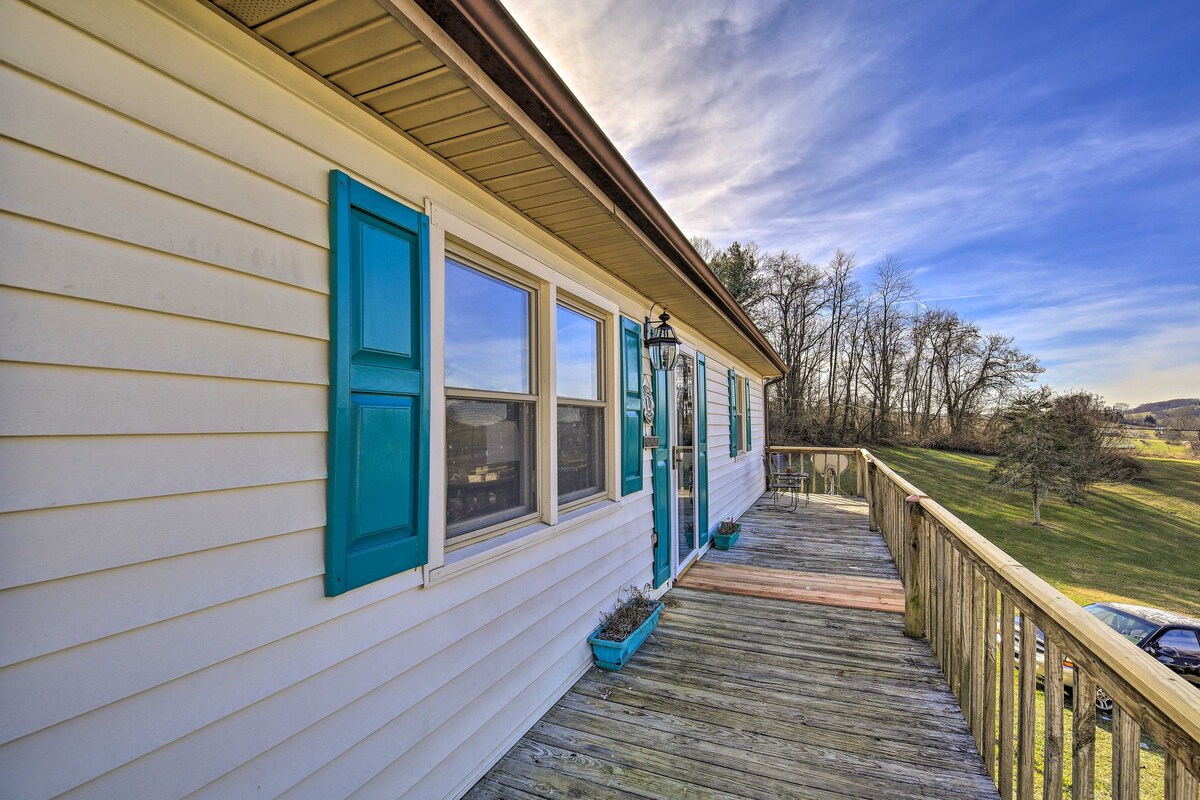 Pet Friendly Meadowview Retreat on Hobby Farm!