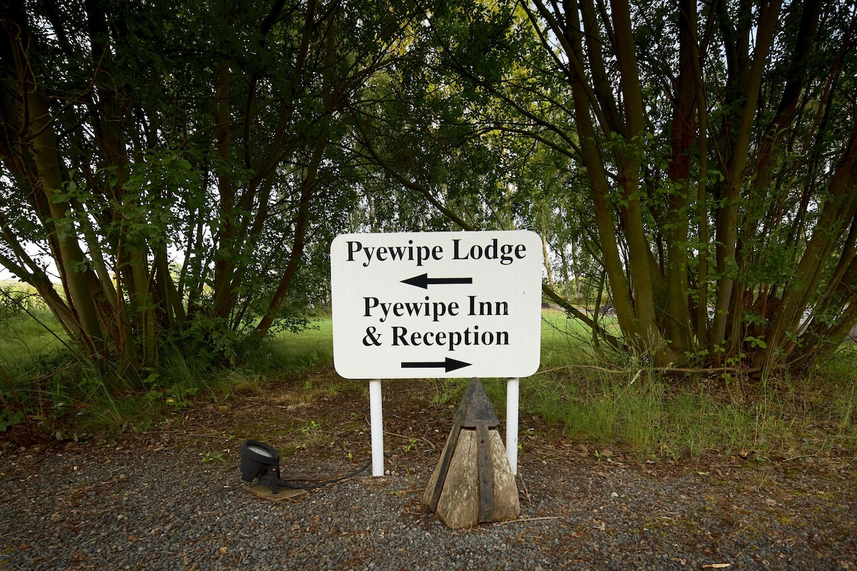 Twin En-Suite at Pyewipe Lodge Hotel