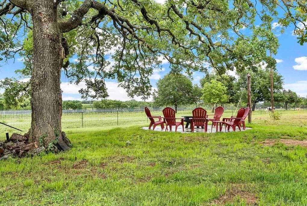 Ranch Haus with Hot Tub, Fire Pit & Vineyard View