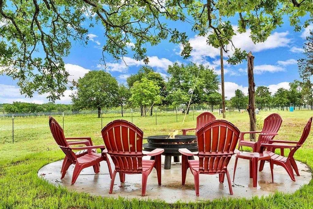 Ranch Haus with Hot Tub, Fire Pit & Vineyard View