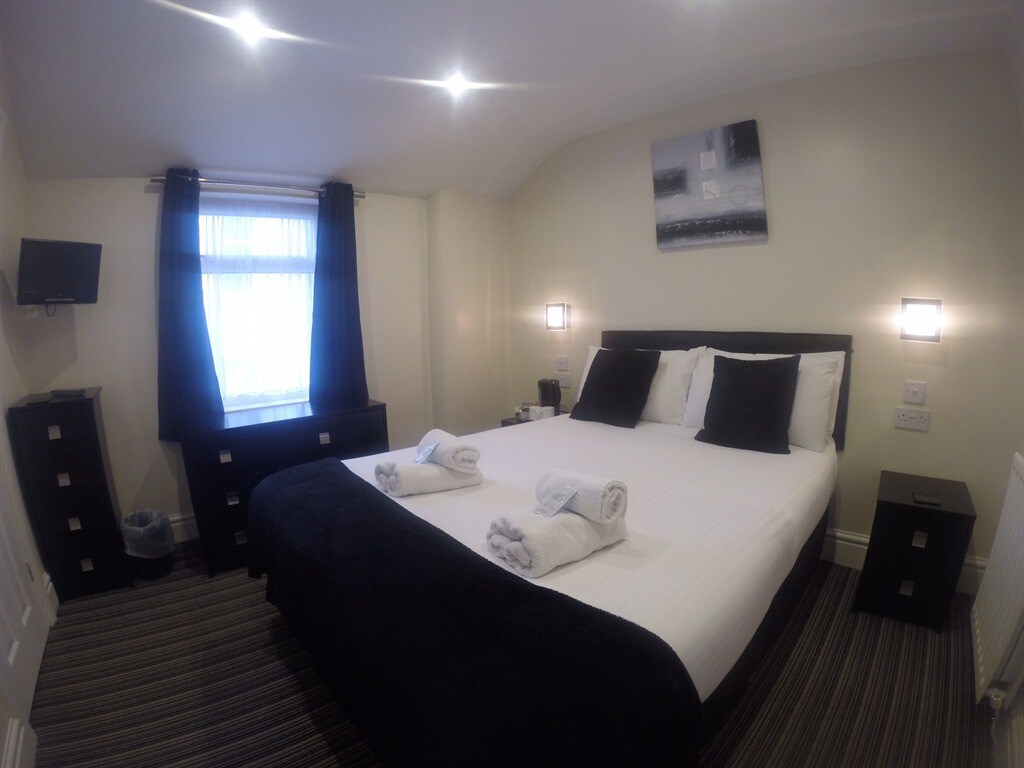 Double Ensuite at Happy Return Hotel