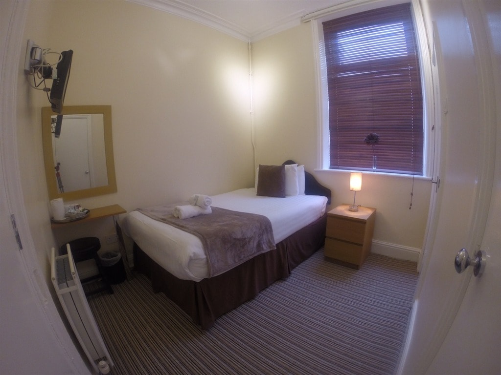 Single Ensuite at Happy Return Hotel