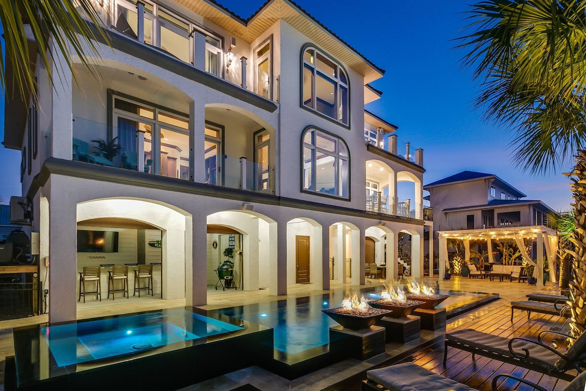 Luxe Waterfront Estate |Infinity Pool |Golf Carts