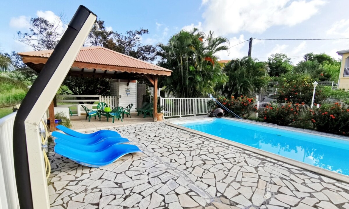 Villa à Sainte Anne Ref M055A - 3 chambres piscine