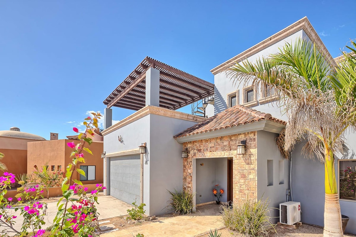 Perfect Beach Home with Style on Sandy Beach