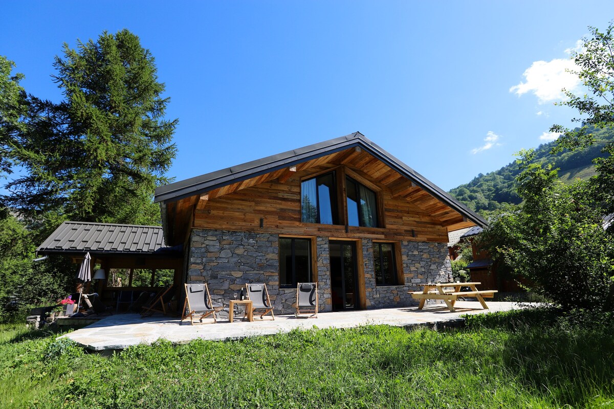 令人惊叹的度假木屋，可供10人入住，在Valloire提供桑拿