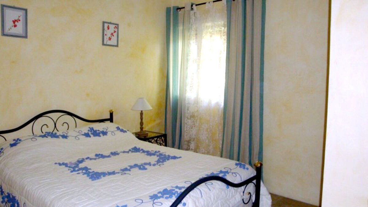Villa for 4 ppl. with swimming-pool at Dauphin