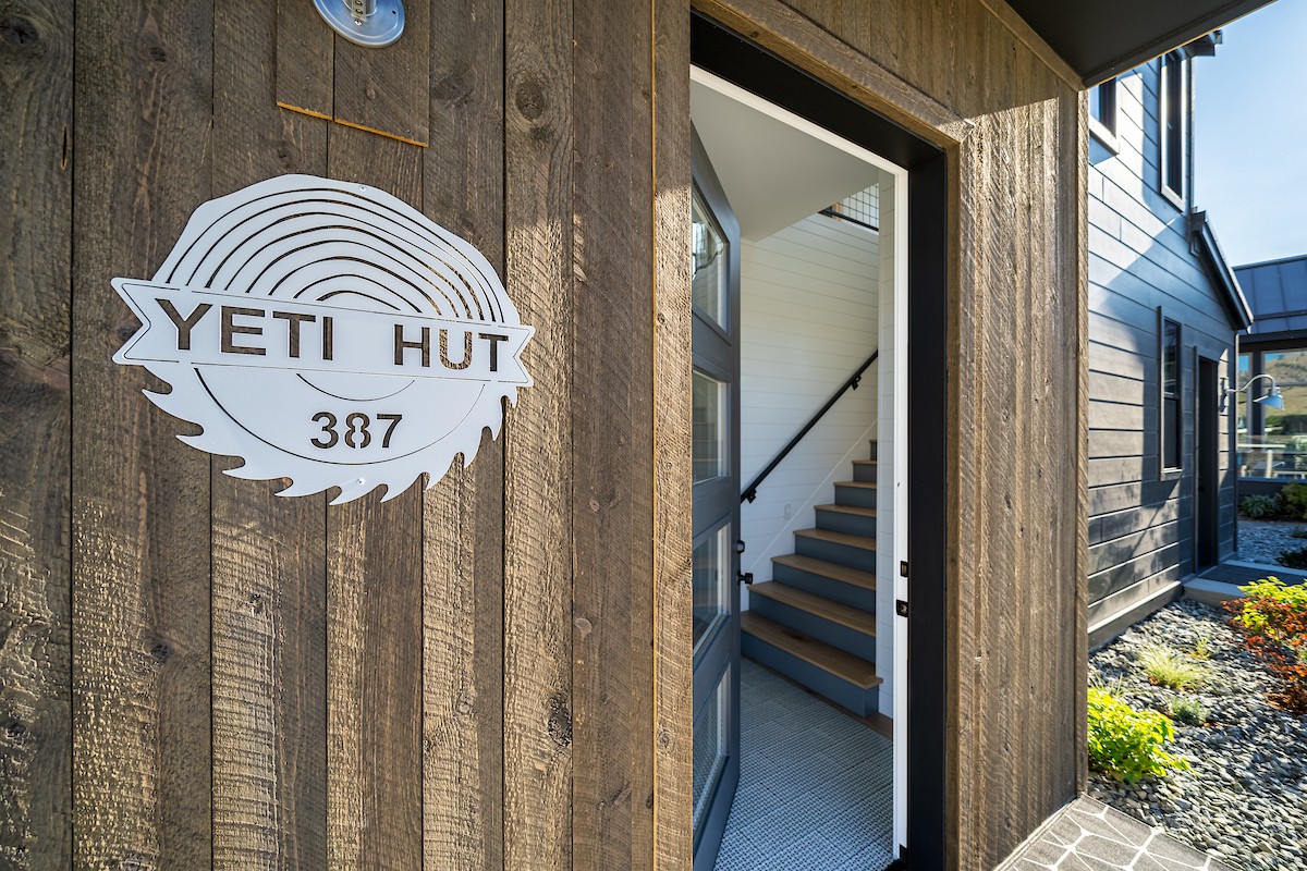 Yeti Hut at The Lookout at Lake Chelan