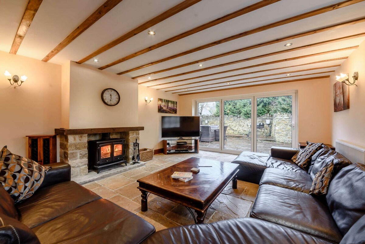 Large barn conversion in Bourton -Grey Gables Barn