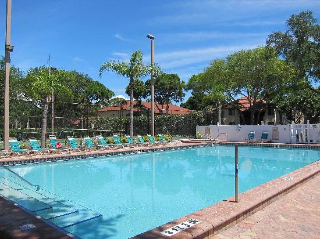 3 Comfortable Units, Heated Outdoor Pools