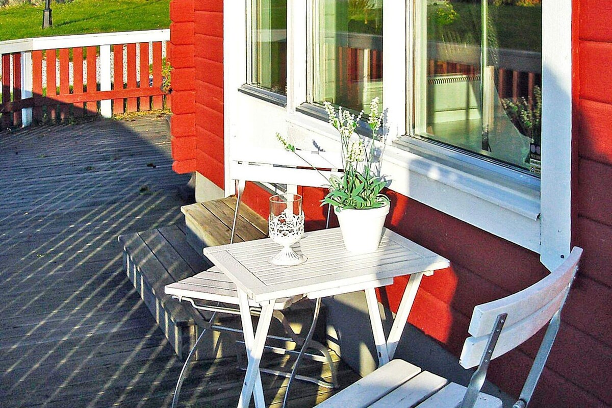 2 person holiday home in åmmeberg