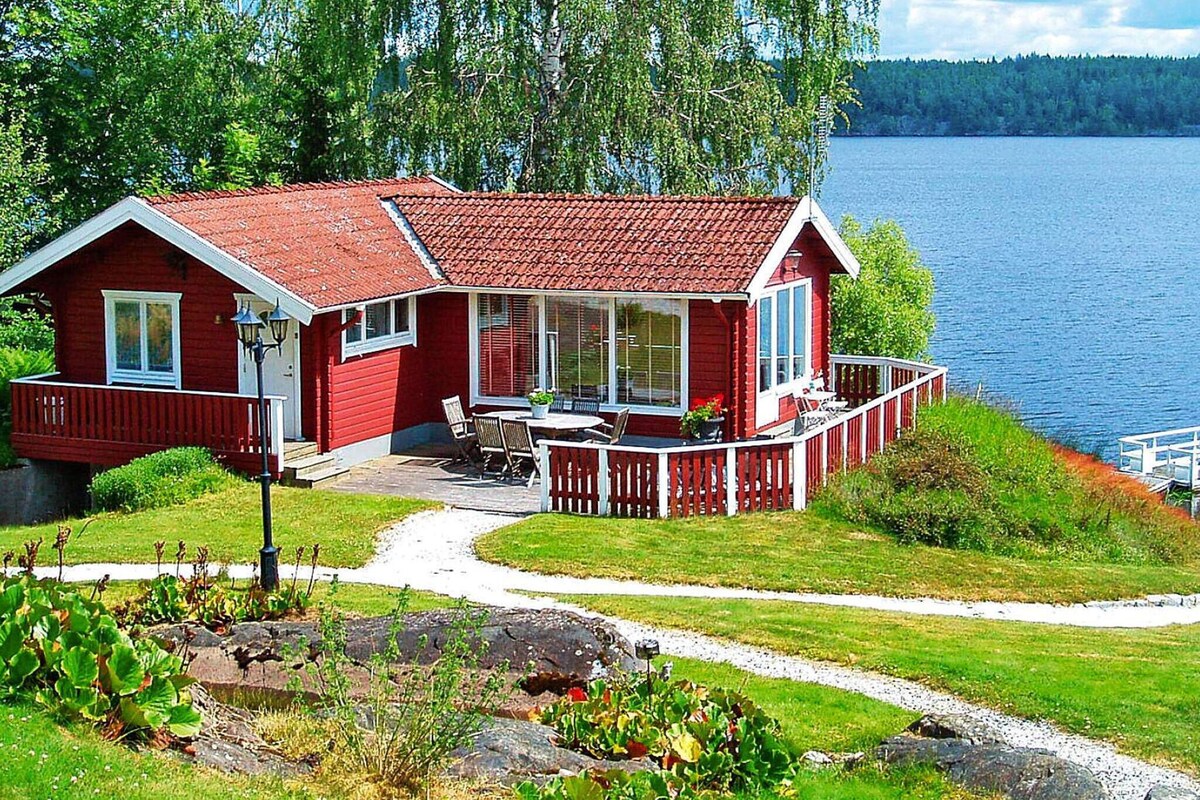 2 person holiday home in åmmeberg
