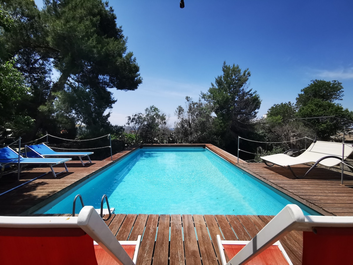 Villa Armonia con piscina ed ampi spazi verdi