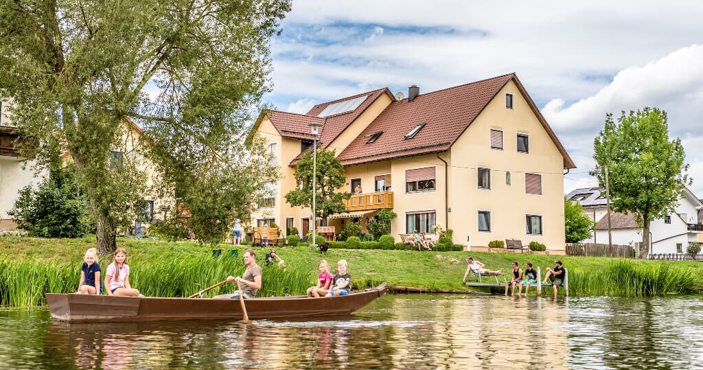 Ferienwohnung "Naabhofblick" *** (Bartlhof-Ferienwohnungen-Zimmer)