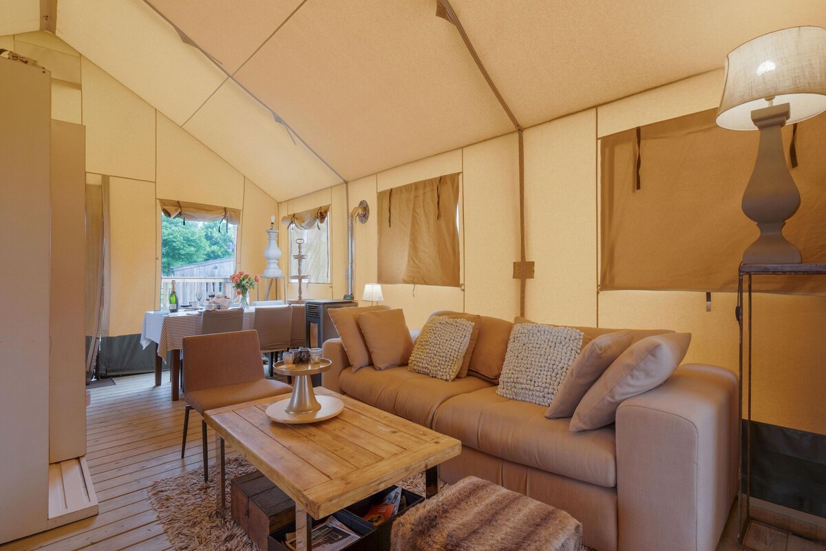 皮特姆（ Pittem ）舒适的帐篷小屋，带阳台和烧烤设施