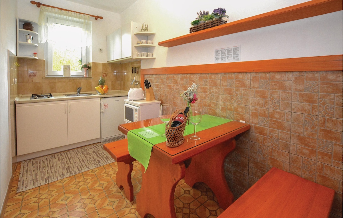 Cozy apartment in Portoroz with kitchen