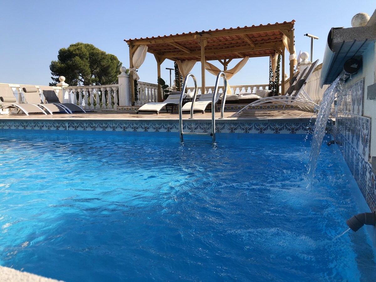 Villa for 8 ppl. with swimming-pool at Olocau
