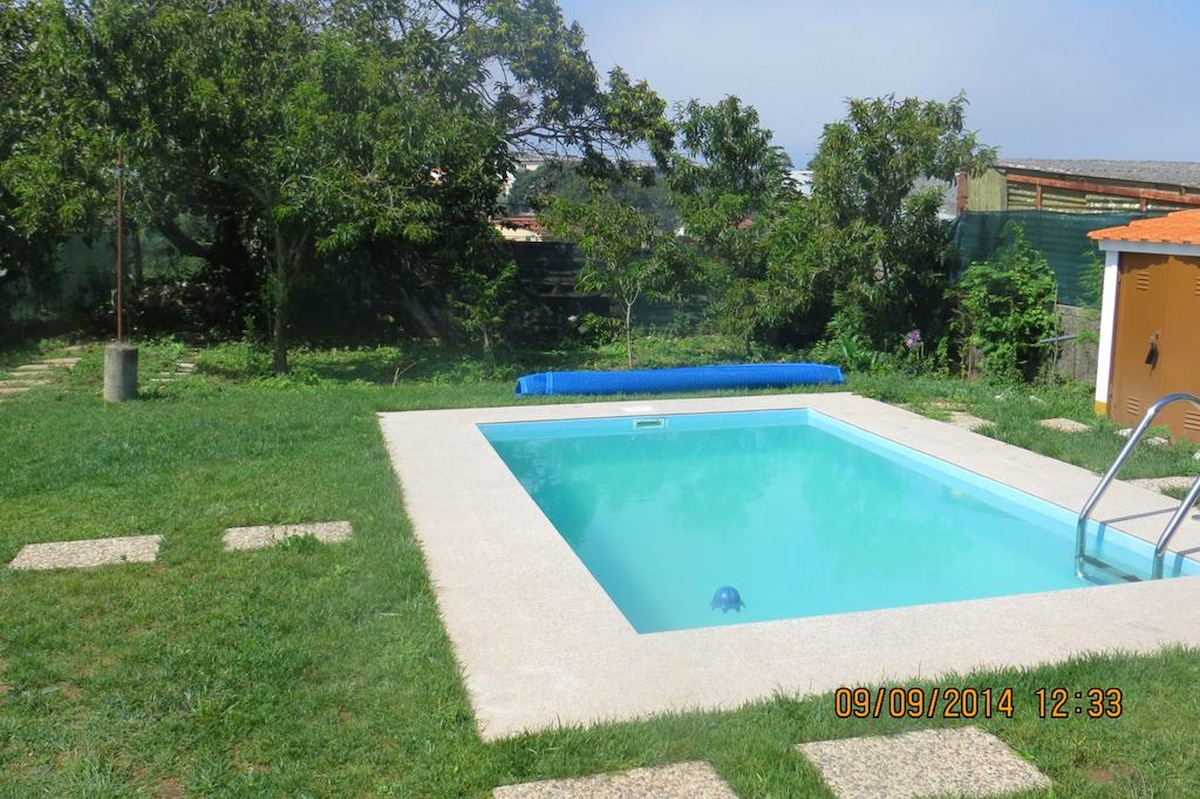 Villa 2 km away from the beach with swimming-pool