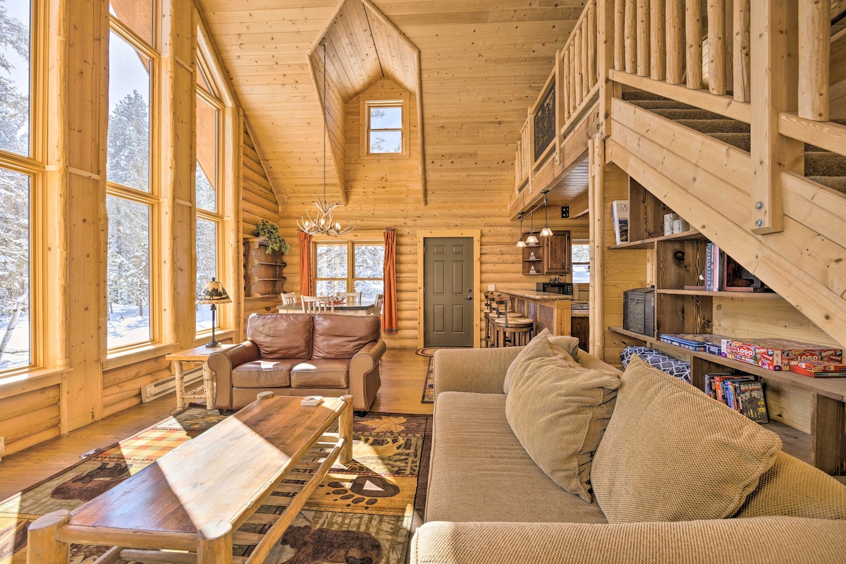 Sunny Forest Cabin w/ Views of Pikes Peak Mtn!