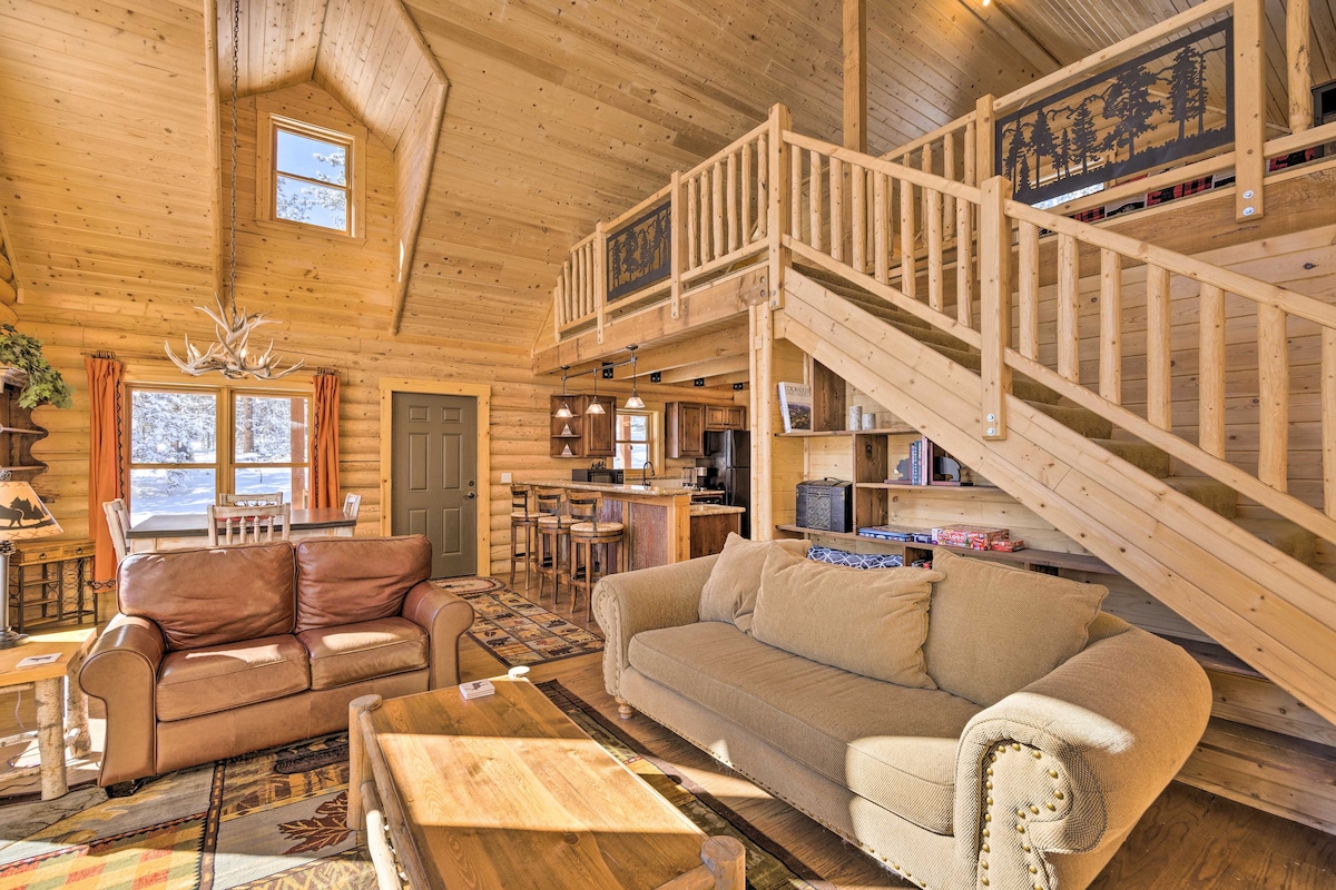 Sunny Forest Cabin w/ Views of Pikes Peak Mtn!
