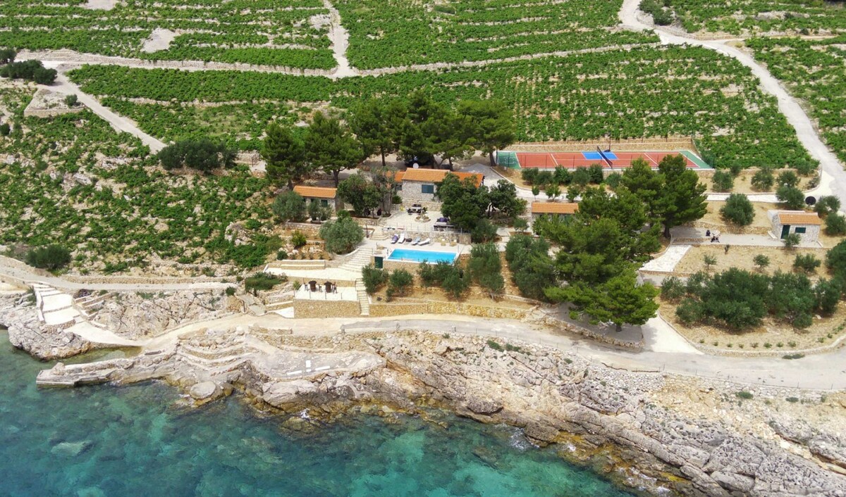 斯卡拉穆卡别墅（ Villa Skaramuca Village ） -带游泳池和海滩的卧室别