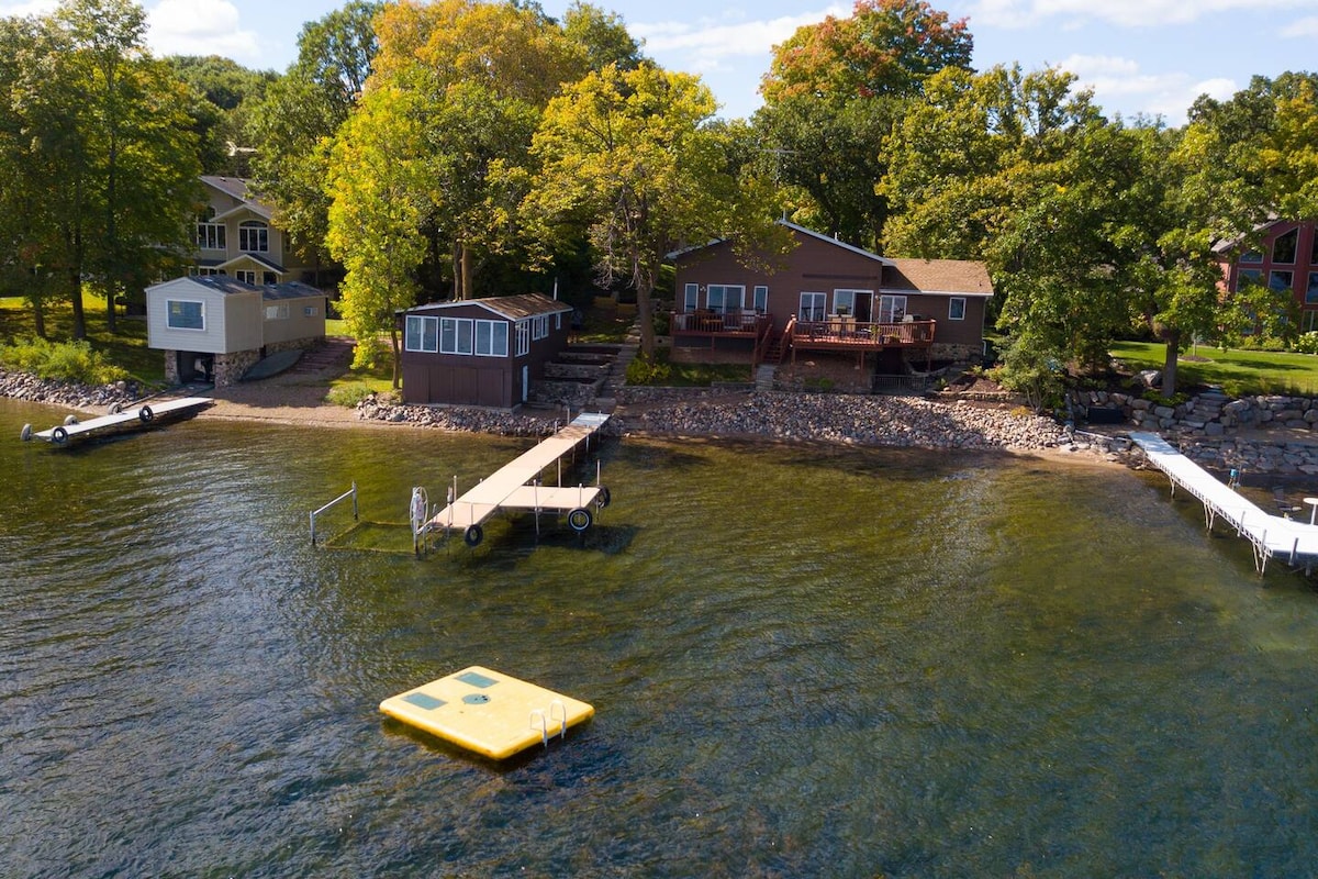 Cabin with guest cabin & garage loft