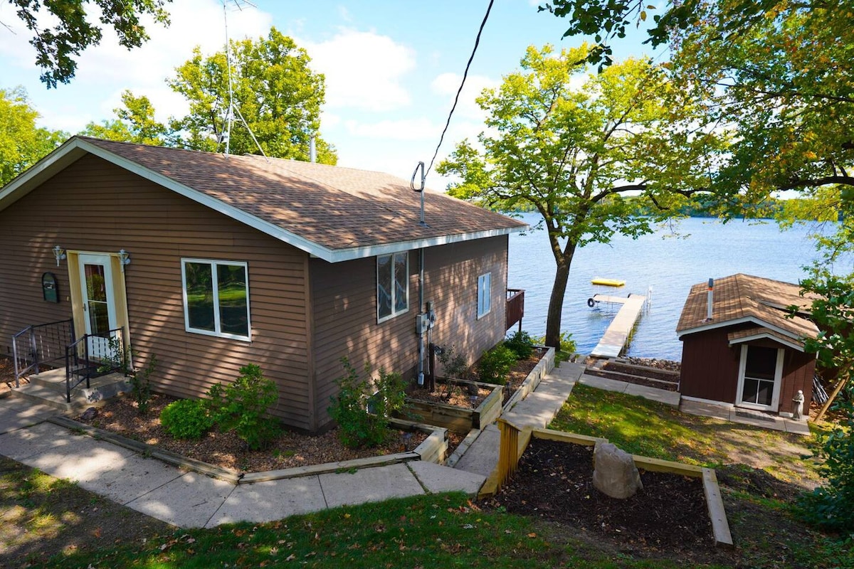 Cabin with guest cabin & garage loft