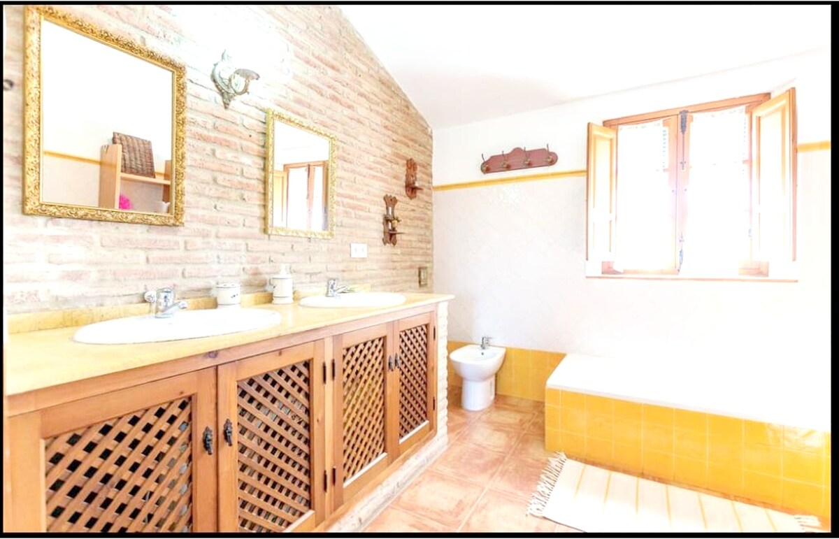 Villa for 13 ppl. with swimming-pool at Antequera