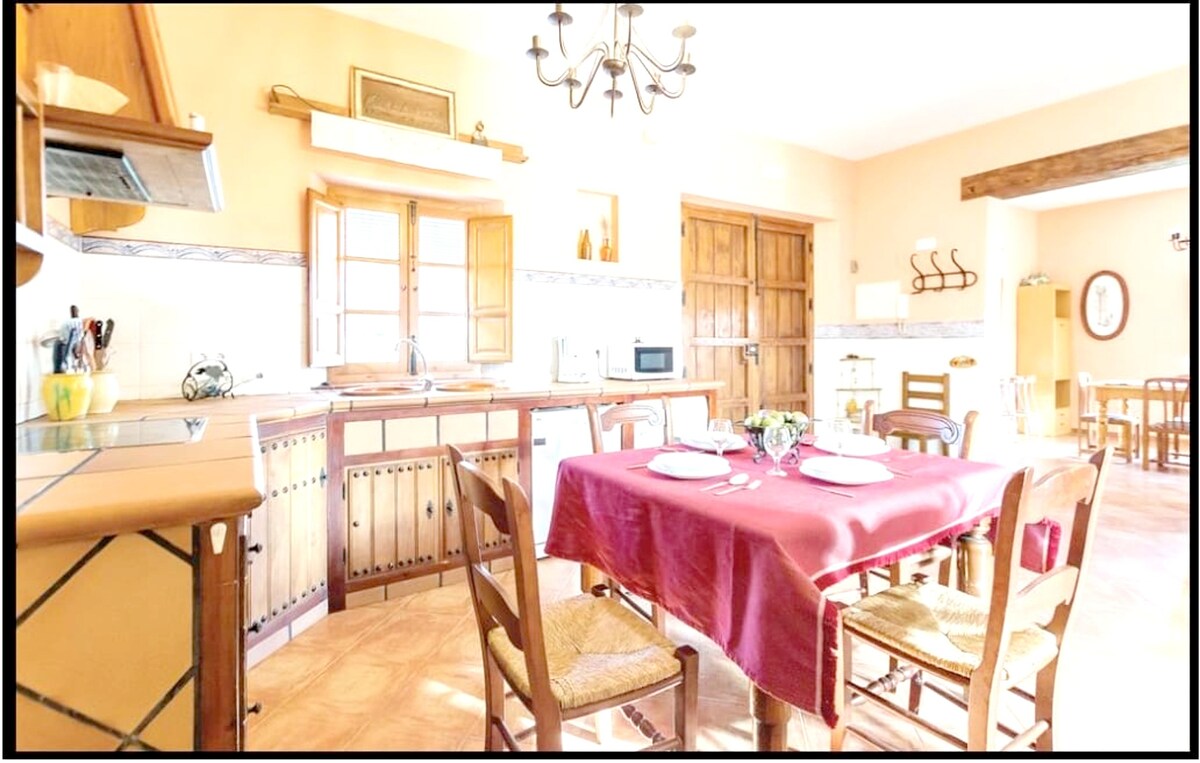 Villa for 13 ppl. with swimming-pool at Antequera