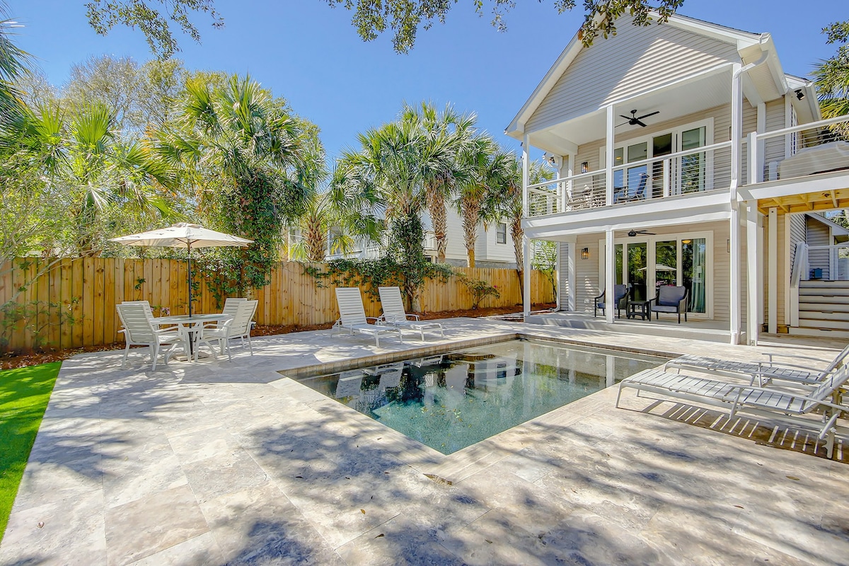 Gorgeous 4BR | Private Pool | Balcony | W/D