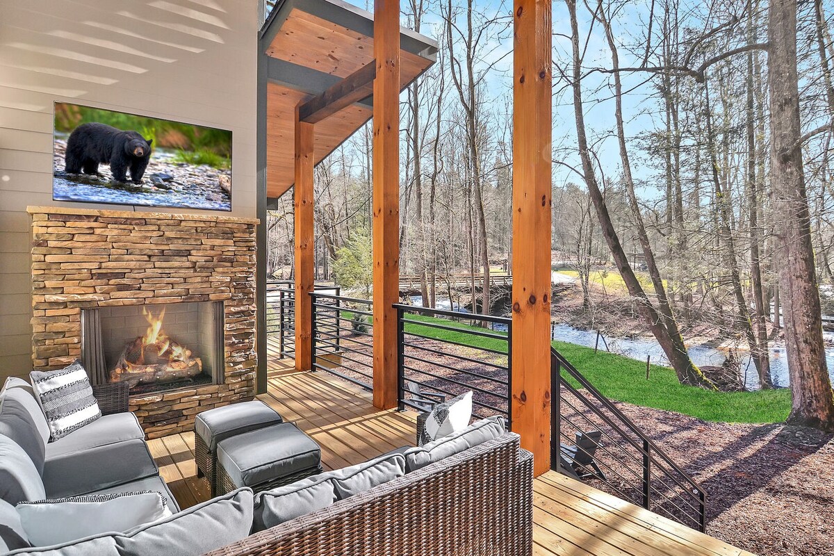 Creek's Corner ~ 3BR Creekside Retreat ~ Fire Pit