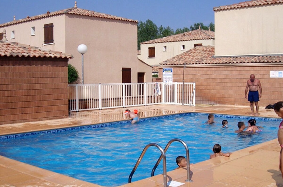 Nice house for 5 ppl. with shared pool at Vias