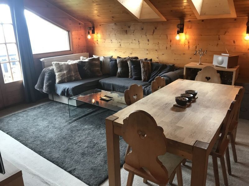 Flat in a ski-in/ski-out chalet
