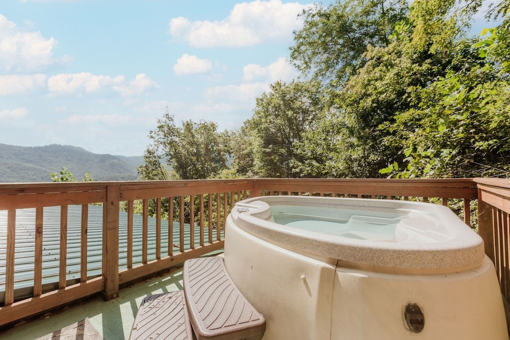 Smoky Mountain Holiday Home w/ Rooftop Hot Tub!
