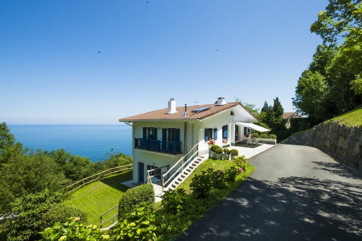 Preciosa Casa Vasca Con Vistas Maravillosas.