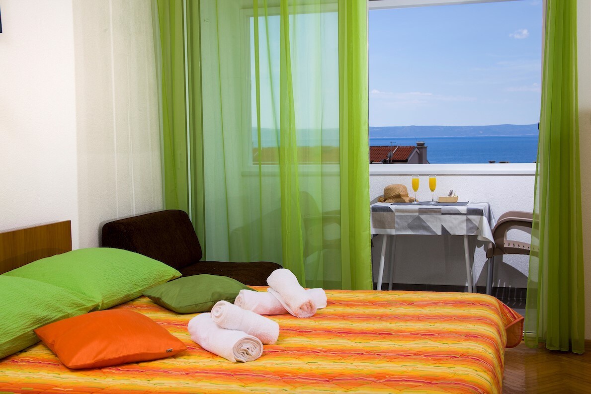 Apartments Ankica, beach located, sea view
