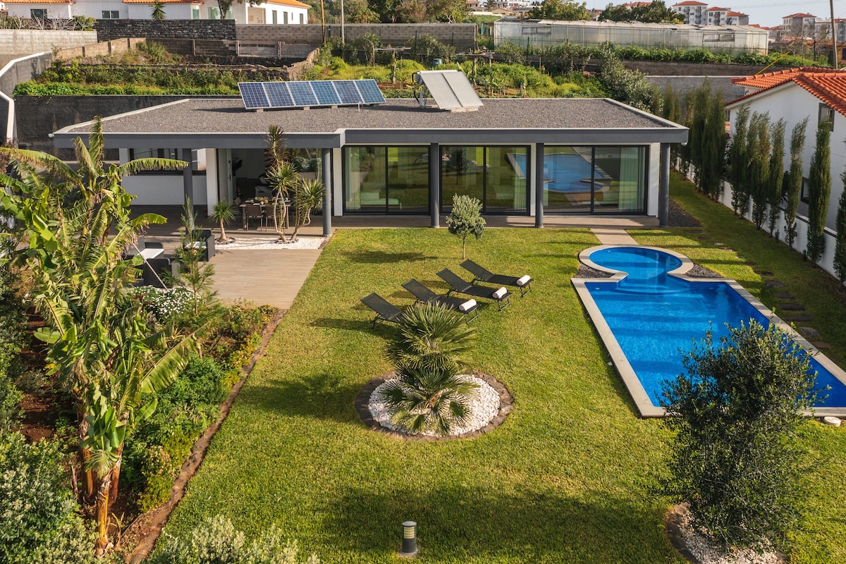 Modern villa, pool, garden, seaview | Ocean Sunset