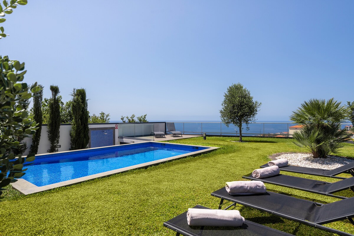Modern villa, pool, garden, seaview | Ocean Sunset