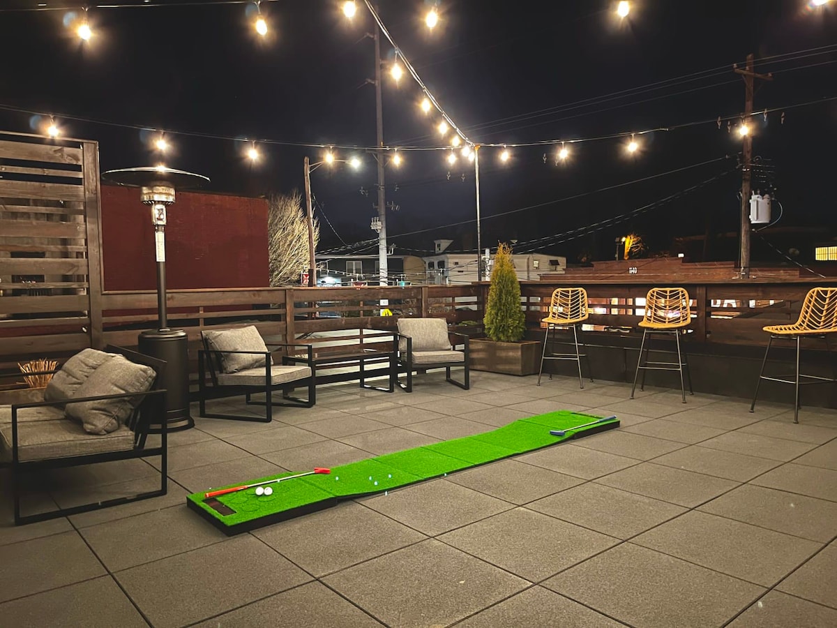Rooftop & Pub Suites @ Bungalou + Bourbon Bar + Ga