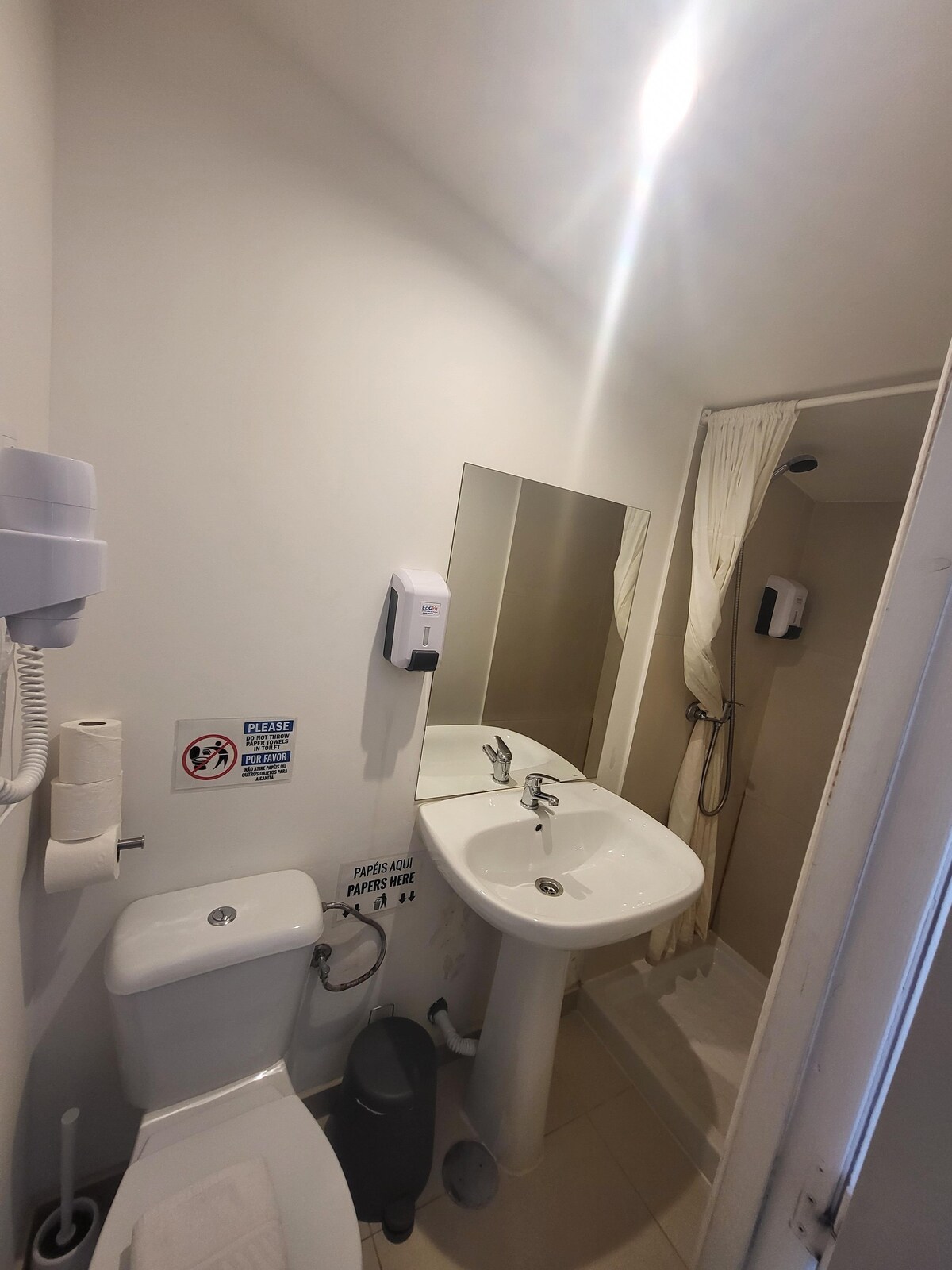 Quadruple double + 2 single - private bathroom