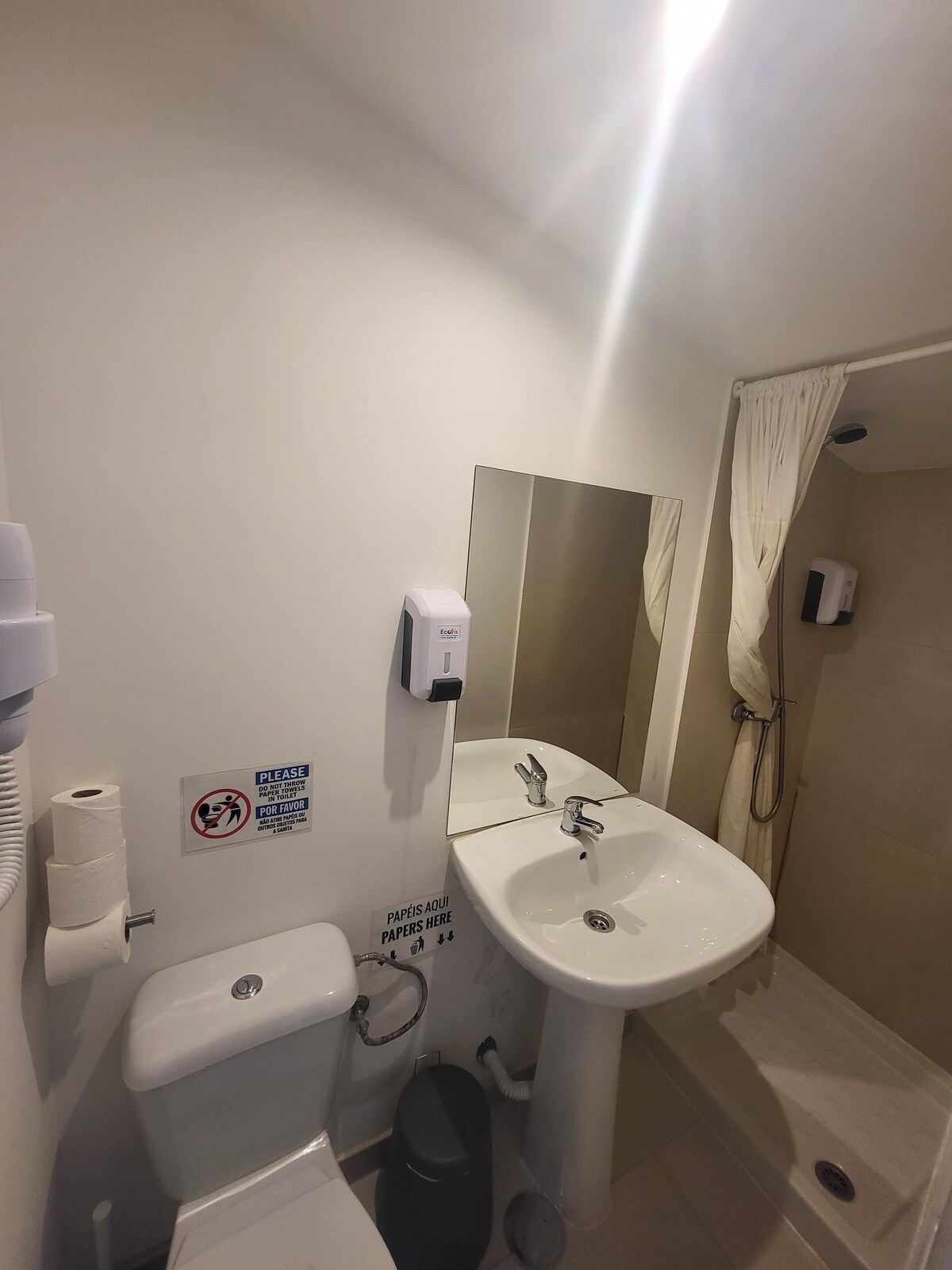 Quadruple double + 2 single - private bathroom