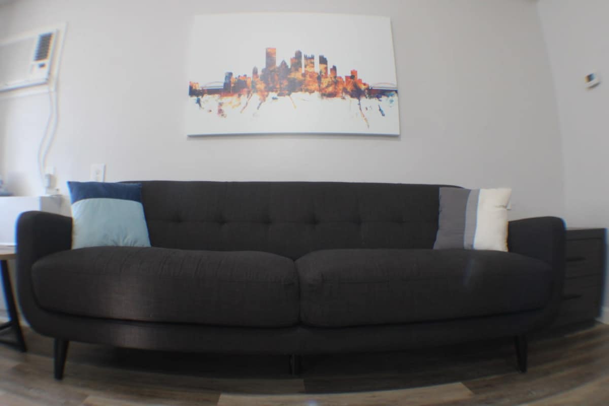 Modern 1BR - Easy Parking - 5 Min to Downtown!
