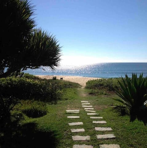 Praia do Estaleiro的民宿