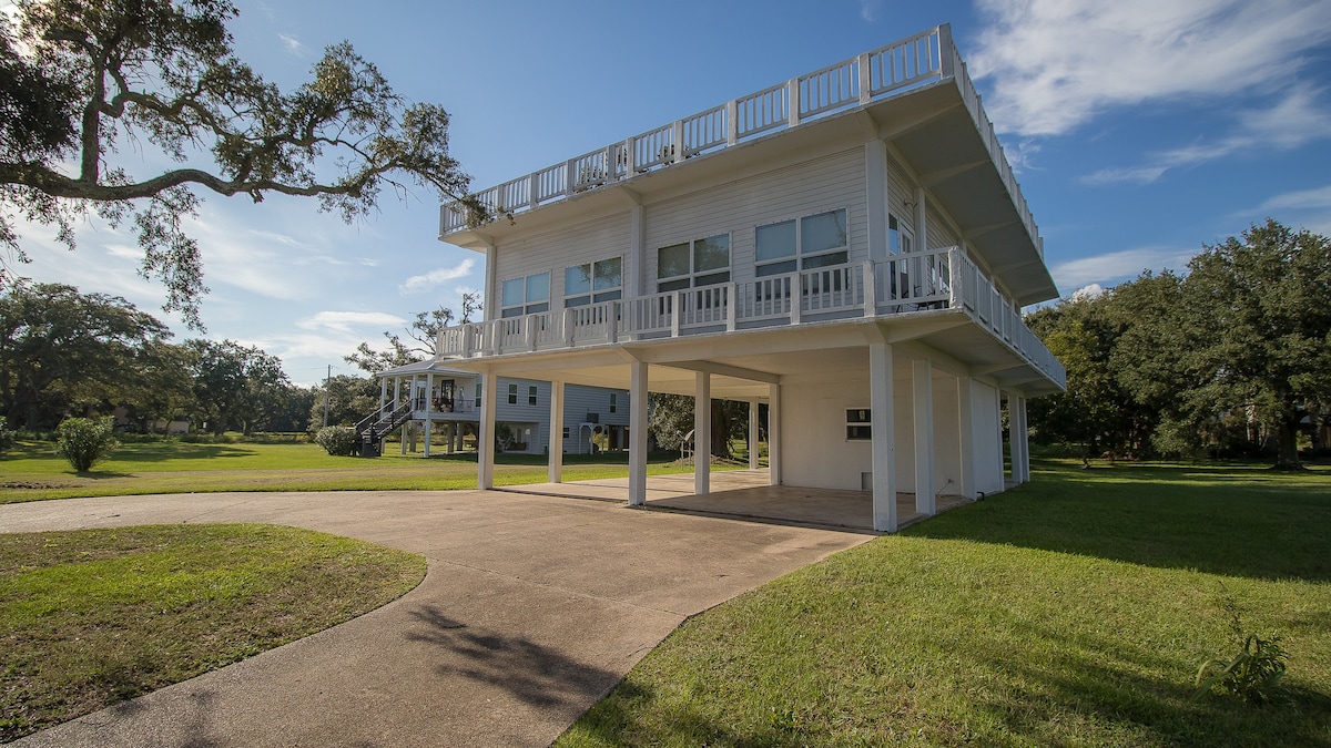 Breathtaking Beach Front Home With Significant Vac