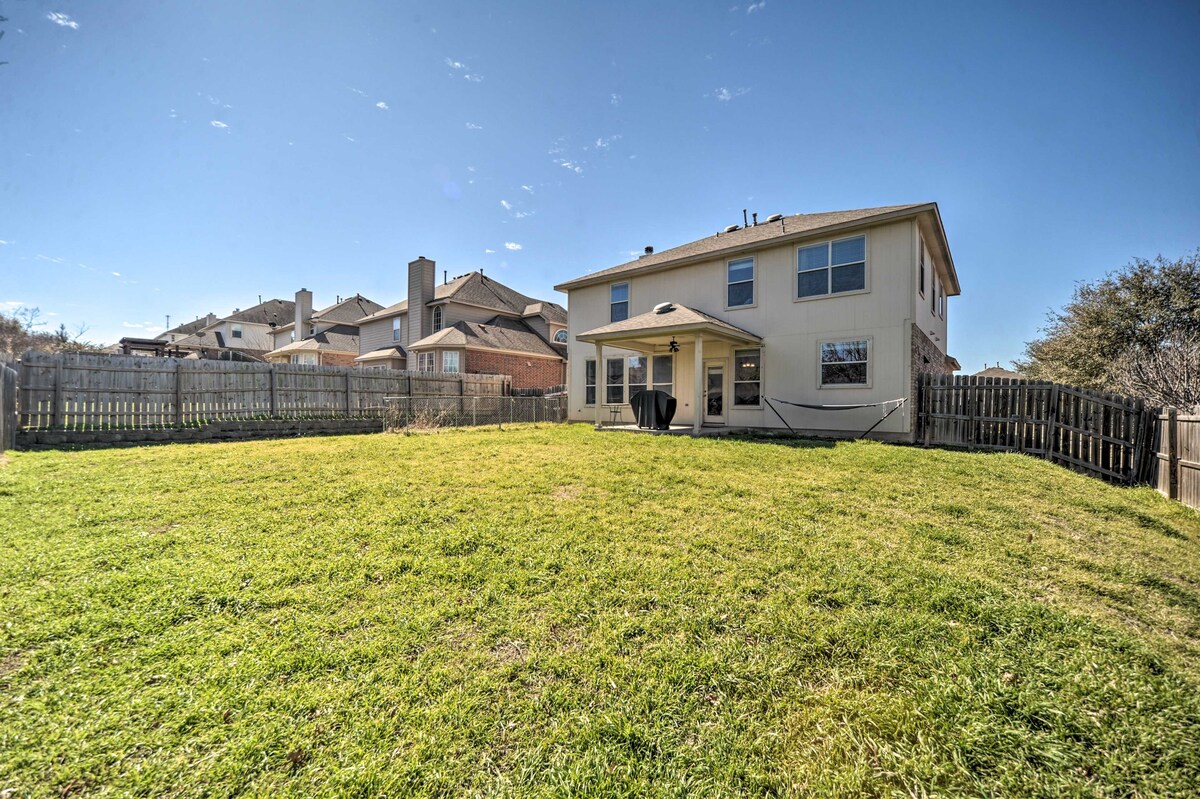 Centrally Located Kyle Home: Walk to Pool & Park!